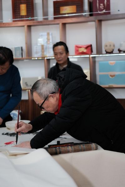 ͼΪ��ֳ��� ���췽��ͼ