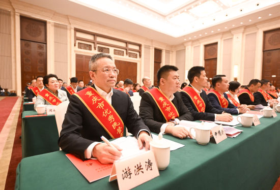 ͼΪ�������˴�����κ��Ρ��ܷ��߹�ͼ