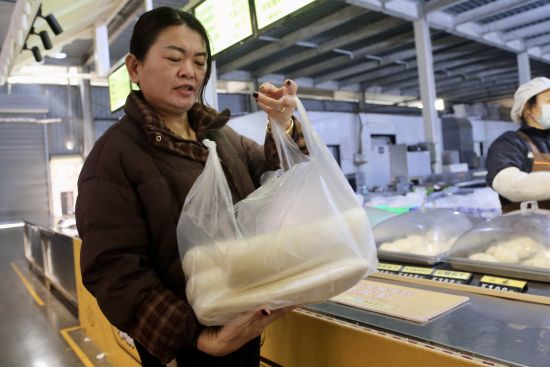 ͼΪ���ڹ�����ͷ����Т�� ��