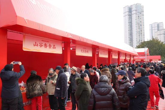 ͼΪ��ֳ�չ����ɫ������������� ����������ί��ͼ