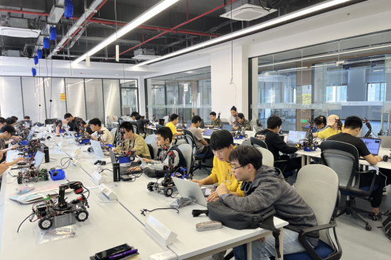 年轻团队在明月湖创业。明月湖科创基地供图 年轻团队在明月湖创业。明月湖科创基地供图