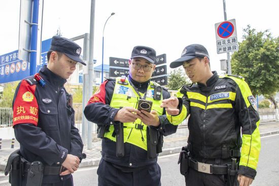 1��29�գ�����ɽվ���¿�ͨ������ɽվ�ɳ��������ع����ֽ�ͨ��������񾯿�չ����ִ����