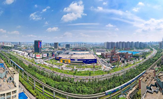 图为寸滩国际新城时尚消费区。陈鑫 摄 图为寸滩国际新城时尚消费区。陈鑫 摄