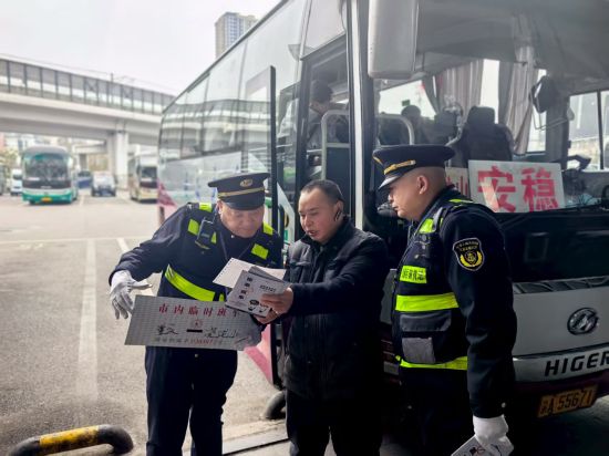 ͼΪ�ж��ֳ������콻ִͨ������ ��ͼ