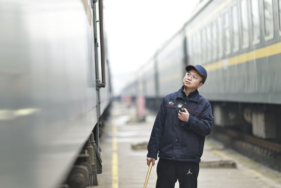 ͼΪ���ڻ�еʦ���������ڼ����г�����־�� �� 