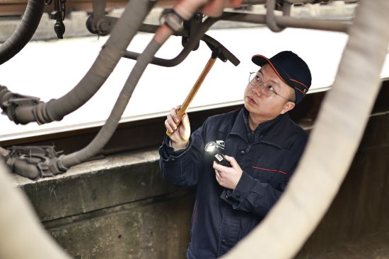 ͼΪ���ڻ�еʦ���������ڼ����г�����־�� ��