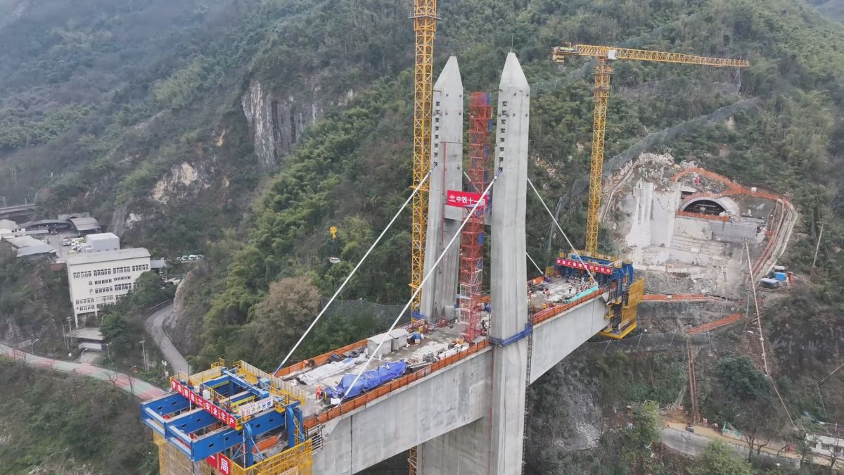 图为大桥建设xia 图为大桥建设xia