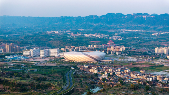 图为龙兴足球场。龙兴镇 供图 图为龙兴足球场。龙兴镇 供图