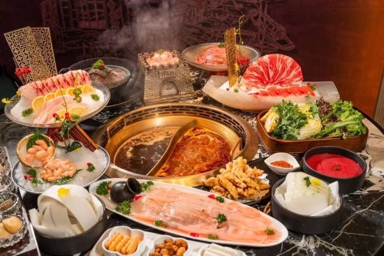 图为丰富多样的火锅菜品。重庆朝天门餐饮控股集团 供图 图为丰富多样的火锅菜品。重庆朝天门餐饮控股集团 供图