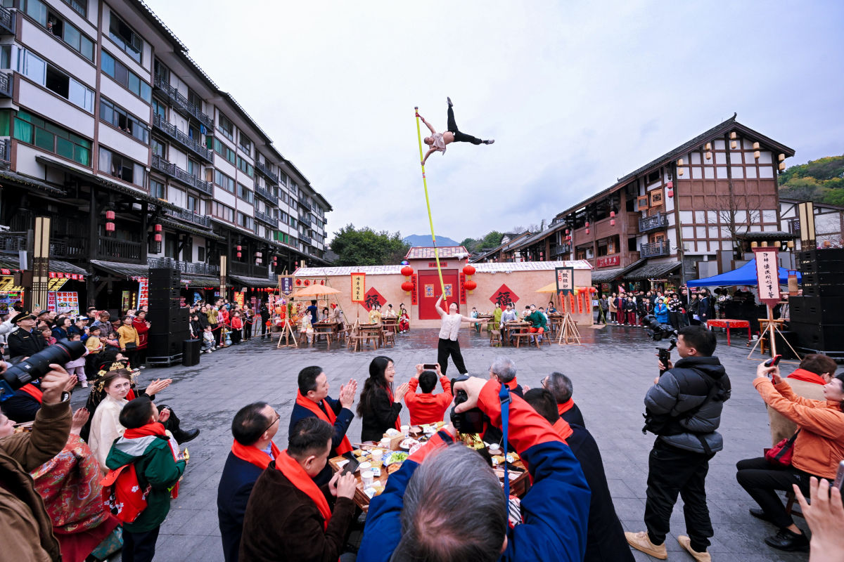 ͼΪ�������չʾ�߿ոܸˡ��������Ļ������η�չίԱ�ṩͼ