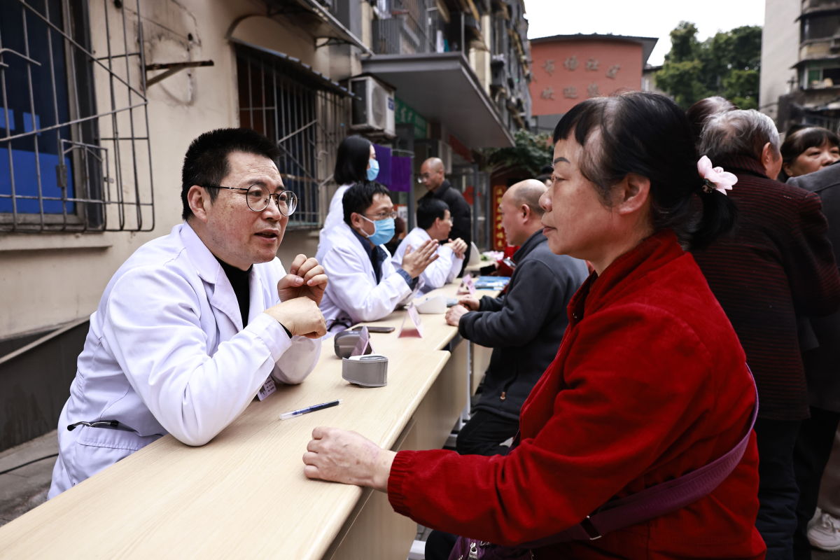 图为志愿服务活动现场。苏志刚 摄 图为志愿服务活动现场。苏志刚 摄