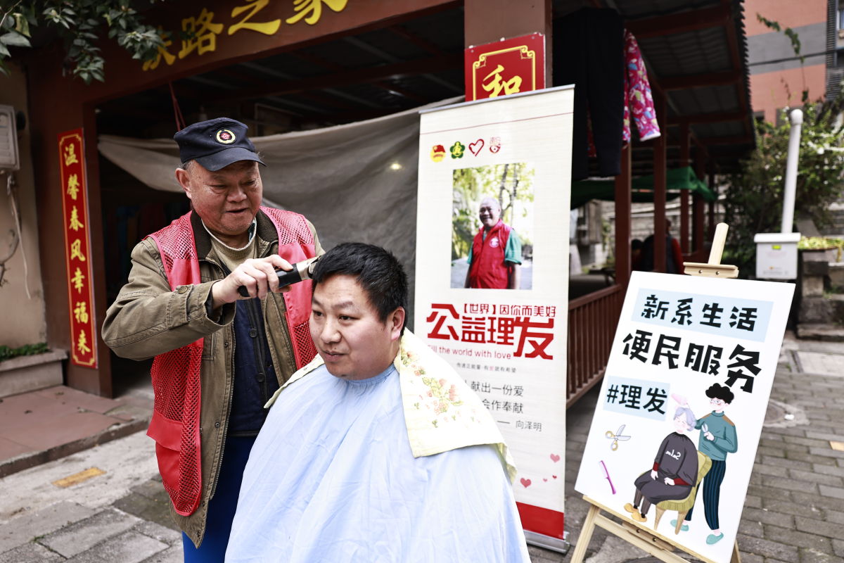 图为志愿服务活动现场。苏志刚 摄 图为志愿服务活动现场。苏志刚 摄