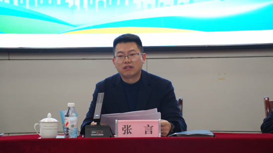 图为忠县教科所所长张言讲话。 忠县㽏井中学校 供图 图为忠县教科所所长张言讲话。 忠县㽏井中学校 供图