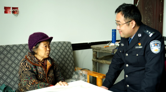 ͼΪο�ʵ���Ⱥ�ڡ��ϴ�������ͼ