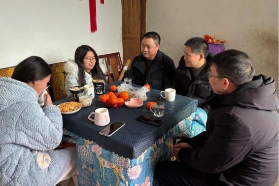 图为家访工作现场。酉阳职教中心 供图 图为家访工作现场。酉阳职教中心 供图