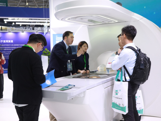 图为海扶科技展示核心产品。海扶科技 供图 图为海扶科技展示核心产品。海扶科技 供图