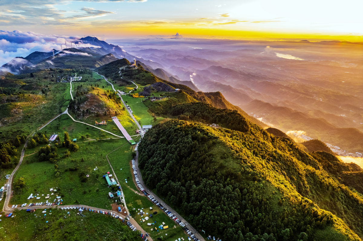 图为石柱千野草场。石柱文旅供图 图为石柱千野草场。石柱文旅供图