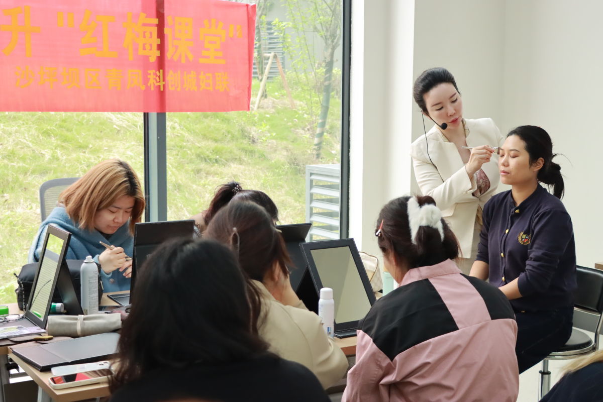 ͼΪ��ֳ������췽��ͼ
