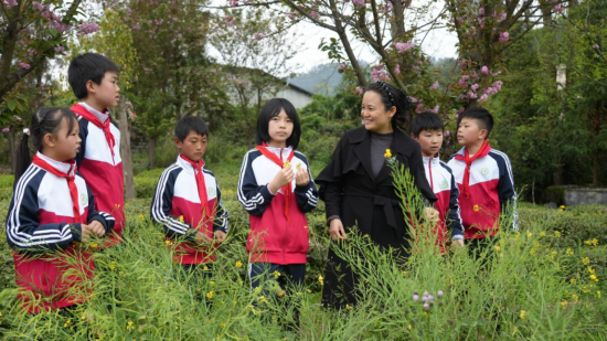 ͼΪ־Ը��Ϊ�����ǿ�չʵ��С���á���ʢ���������� ��ͼ 