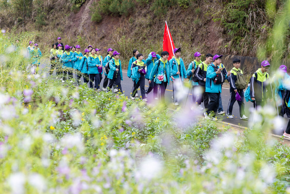 4��3�գ��ϴ�����¡ɽ���ϴ���ѧʦ������������������·�С�ͨѶԱ �޴� ��