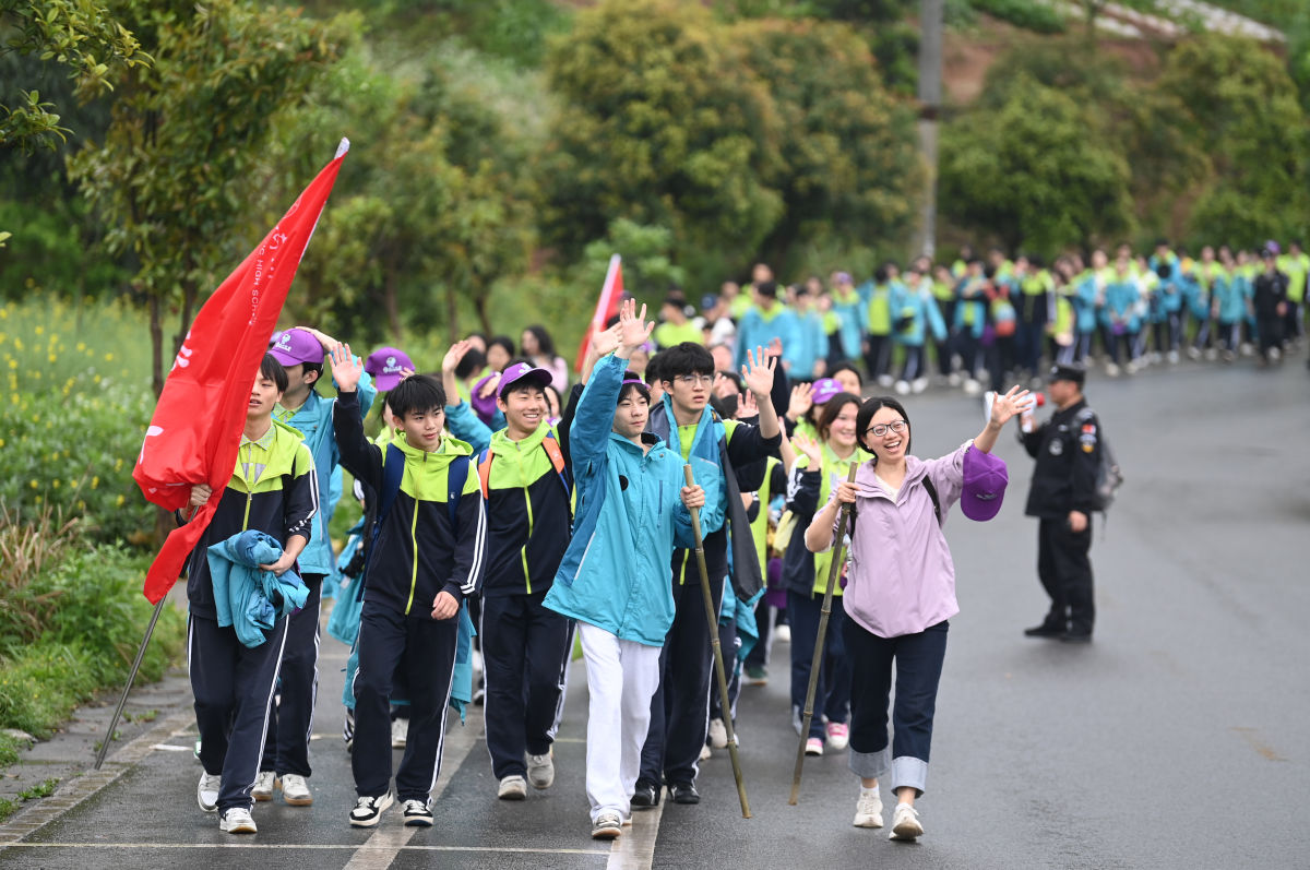 ��4��3�գ��ϴ�����¡ɽ���ϴ���ѧʦ������������������·�С����� ֣�� ��