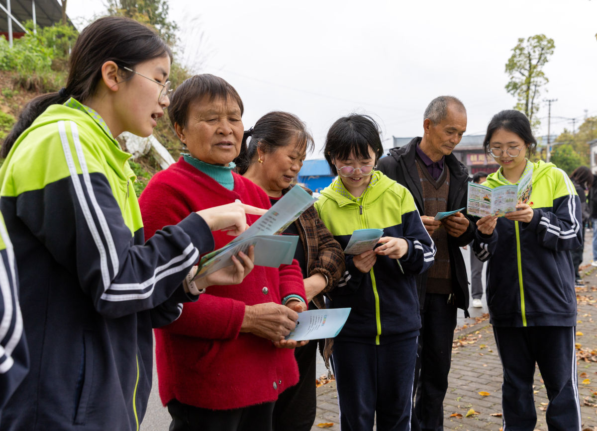 4��3�գ��ϴ�����¡ɽ���ϴ���ѧͬѧ��������;�����������롣���� ֣�� ��