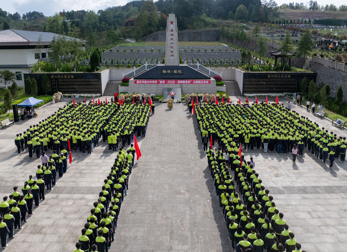 4��3�գ��ϴ�����ʿ��԰���ϴ���ѧʦ���������廳����(���˻�ͼƬ)������ ֣�� ��