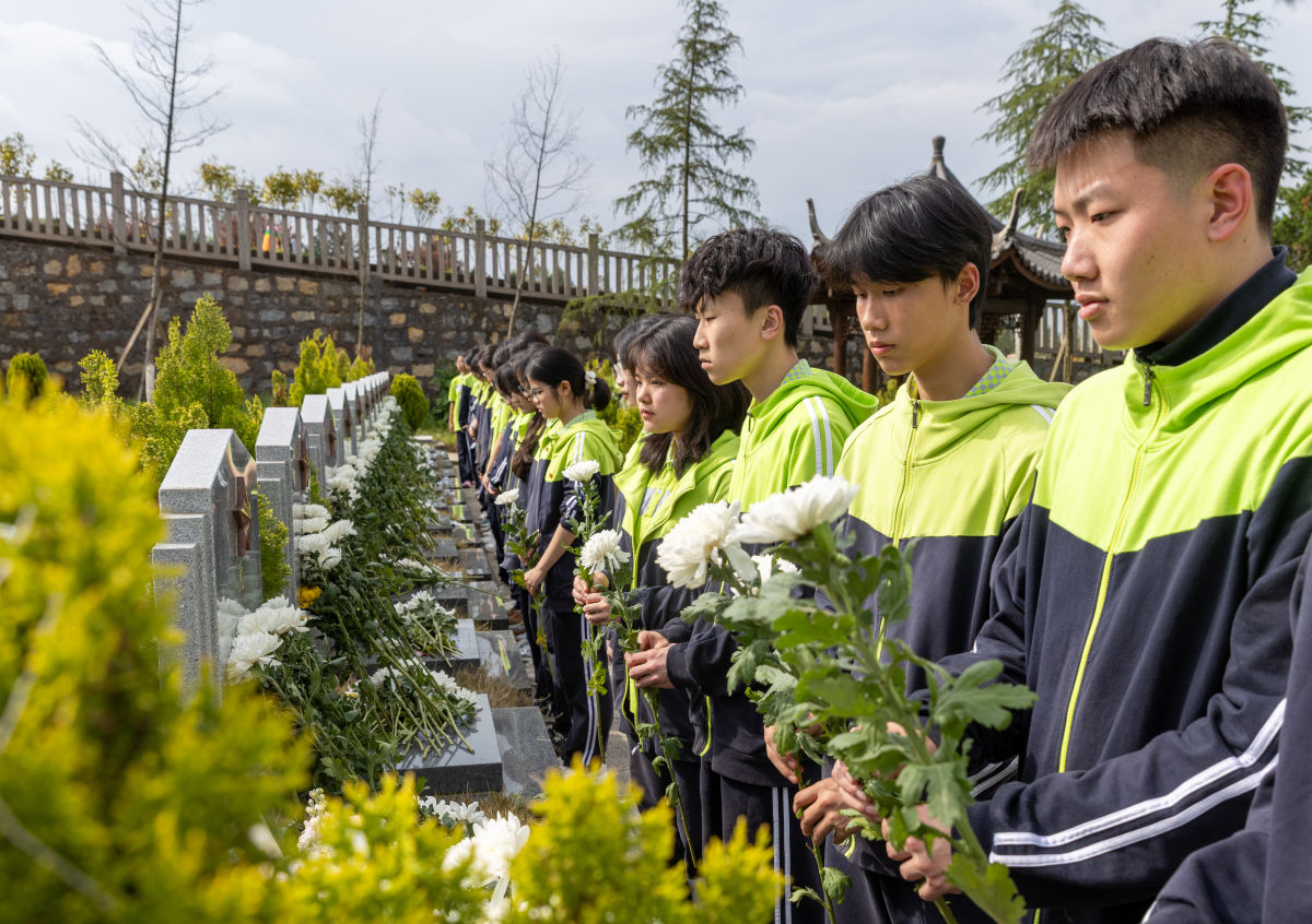 ��4��3�գ��ϴ�����ʿ��԰���ϴ���ѧʦ��������ʿĹǰ�׻�����Լ��Ӱ �޴�