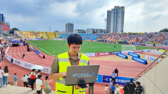 ͼΪ���籣����Ա�ڡ��峬���ֳ��������硣�й��ƶ����칫˾��ͼ