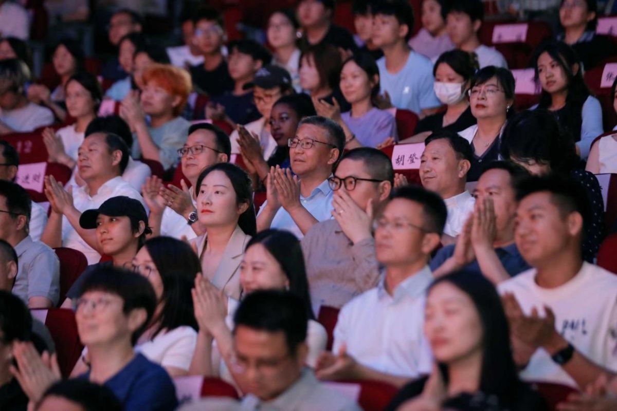 ͼΪ��ֳ������췽��ͼ
