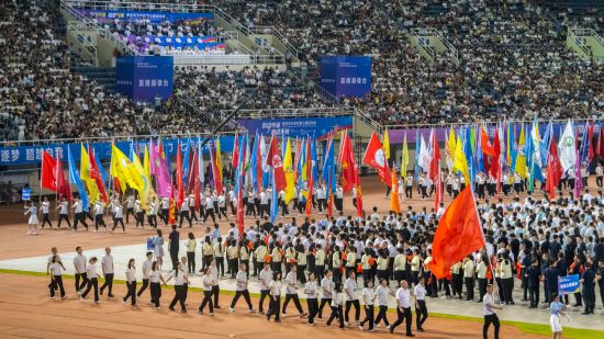 图为各方阵入场。 冉孟军 摄 图为各方阵入场。 冉孟军 摄