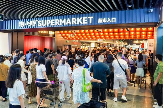 图为热闹的淘小胖超市永川门店。 图为热闹的淘小胖超市永川门店。