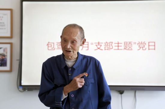 图为秦光天参加主题党日活动。丰都县委宣传部供图 图为秦光天参加主题党日活动。丰都县委宣传部供图