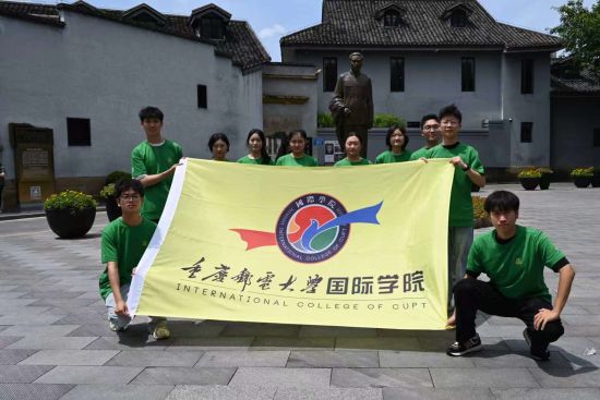 图为合影留念。活动举办方供图 图为合影留念。活动举办方供图