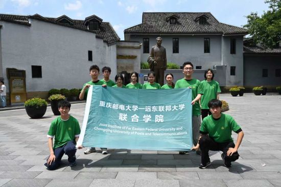 图为合影留念。活动举办方供图 图为合影留念。活动举办方供图