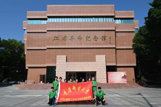 图为合影留念。活动举办方供图 图为合影留念。活动举办方供图