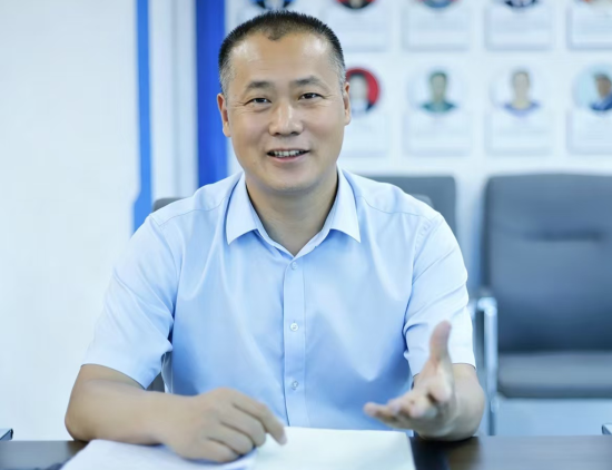 图为重庆三峡科技大学党委书记许光洪接受中新网专访。马佳欣 摄 图为重庆三峡科技大学党委书记许光洪接受中新网专访。马佳欣 摄