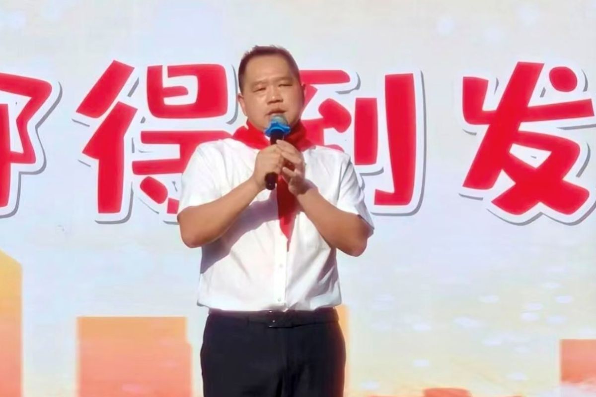图为垫江县新民小学校校长刘建致辞。垫江县新民小学供图 图为垫江县新民小学校校长刘建致辞。垫江县新民小学供图