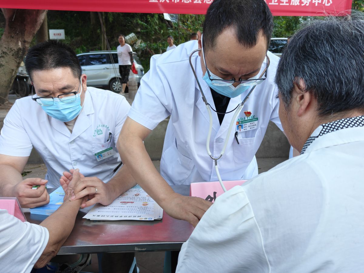 图为义诊活动现场。活动主办方供图 图为义诊活动现场。活动主办方供图
