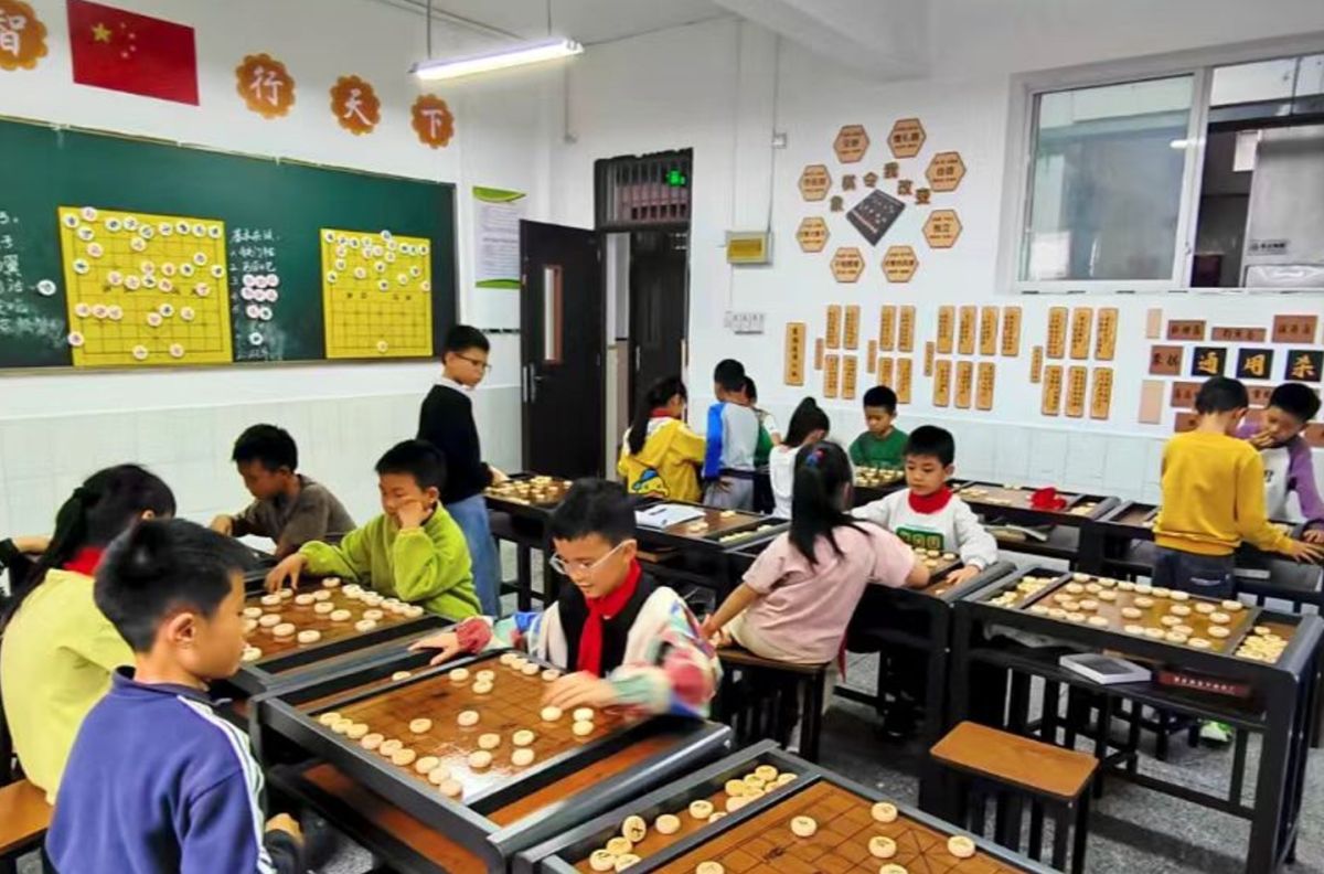 图为永川区南大街小学校象棋特色教育活动现场。永川区南大街小学校供图 图为永川区南大街小学校象棋特色教育活动现场。永川区南大街小学校供图