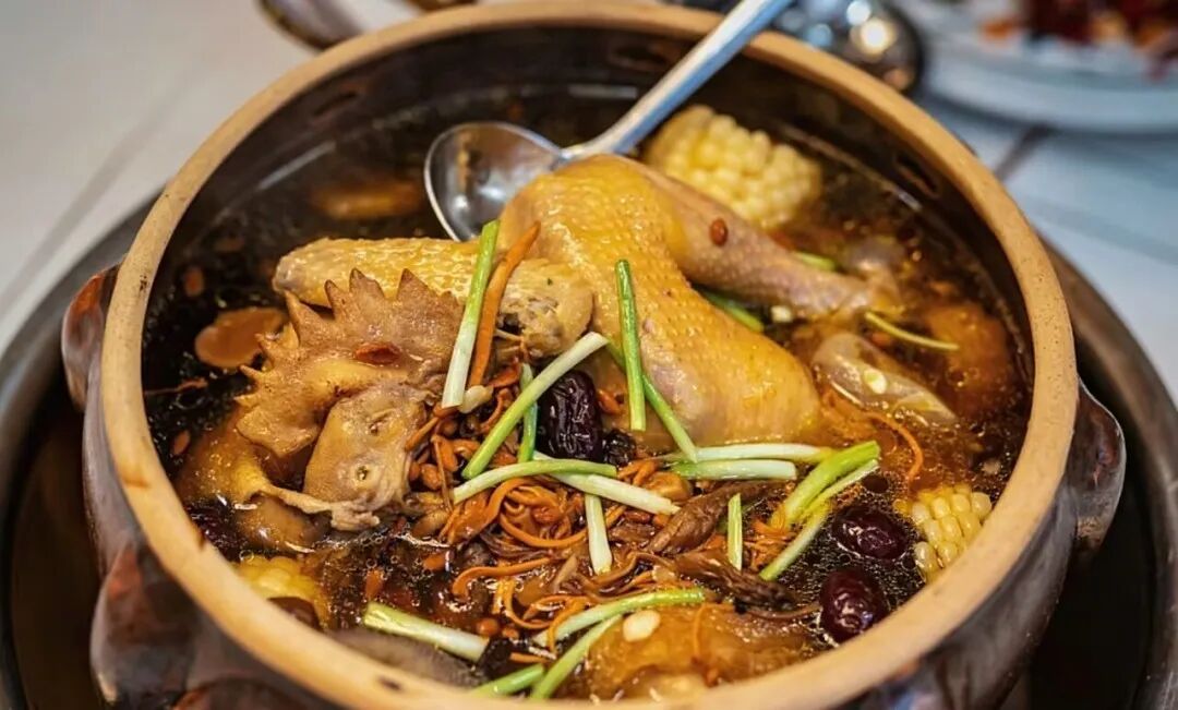 图为奉节地道美食盬子鸡。奉节文化旅游委供图 图为奉节地道美食盬子鸡。奉节文化旅游委供图