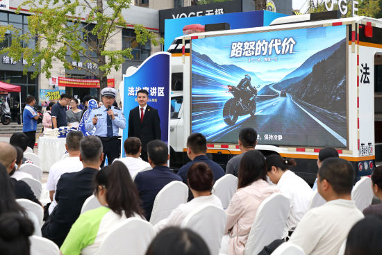 图为活动现场。重庆市第五中级人民fa yuan 图为活动现场。重庆市第五中级人民fa yuan