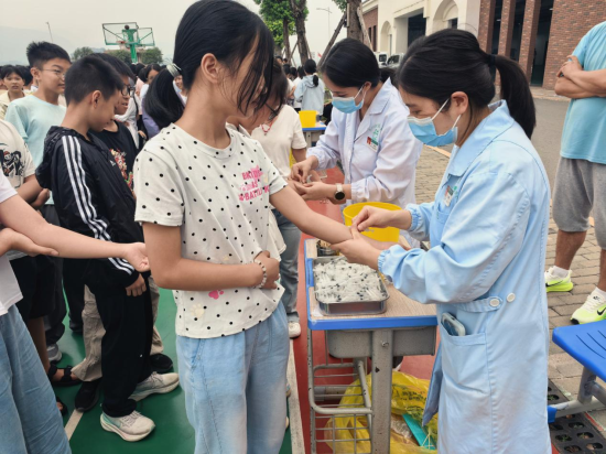 图为筛查现场。 白公街道社区卫生服务中心 供图 图为筛查现场。 白公街道社区卫生服务中心 供图