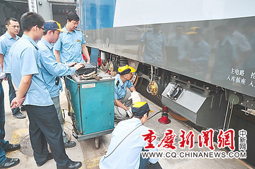 成都铁路局重庆机务段HXD3C型机车整治和技