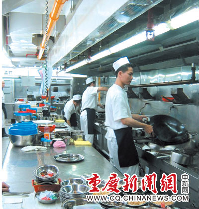 重庆大渡口区对餐饮单位进行检查 餐饮工作人