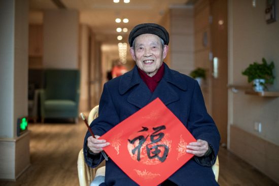 图为耿远。龙湖 供图 图为耿远。龙湖 供图