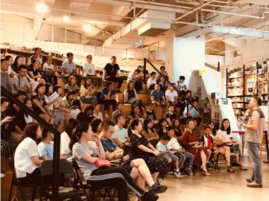 图为建行学习“惠重庆”精典行读书分享活动 图为建行学习“惠重庆”精典行读书分享活动