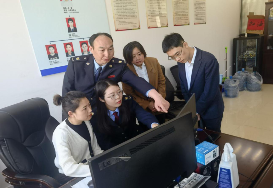 图为奉节县开展干部服务民营企业“百日大走访”活动走访现场。 奉节县委统战部供图 图为奉节县开展干部服务民营企业“百日大走访”活动走访现场。 奉节县委统战部供图