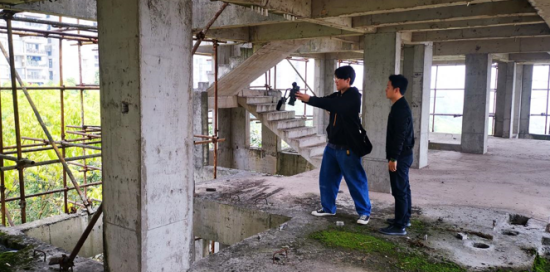 图为明查暗访现场。两江新区安委办供图 图为明查暗访现场。两江新区安委办供图