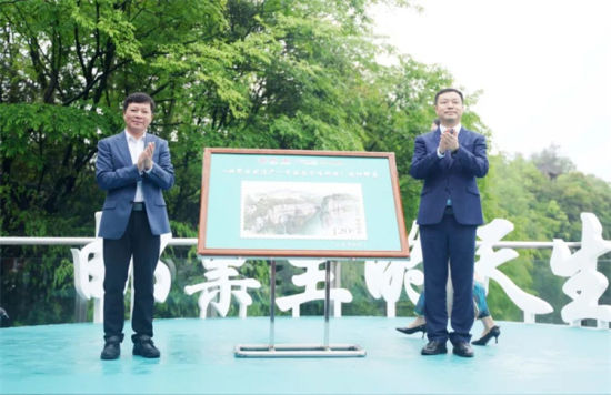 重庆武隆举行《世界自然遗产—中国南方喀斯特》特种邮票首发仪式。重庆邮政 供图 重庆武隆举行《世界自然遗产—中国南方喀斯特》特种邮票首发仪式。重庆邮政 供图